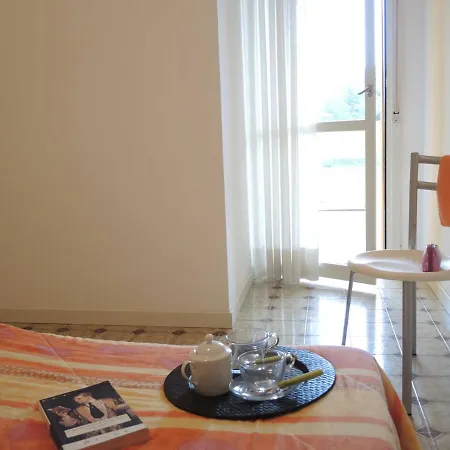 Modern Flat With Terrace - Beahost 아파트